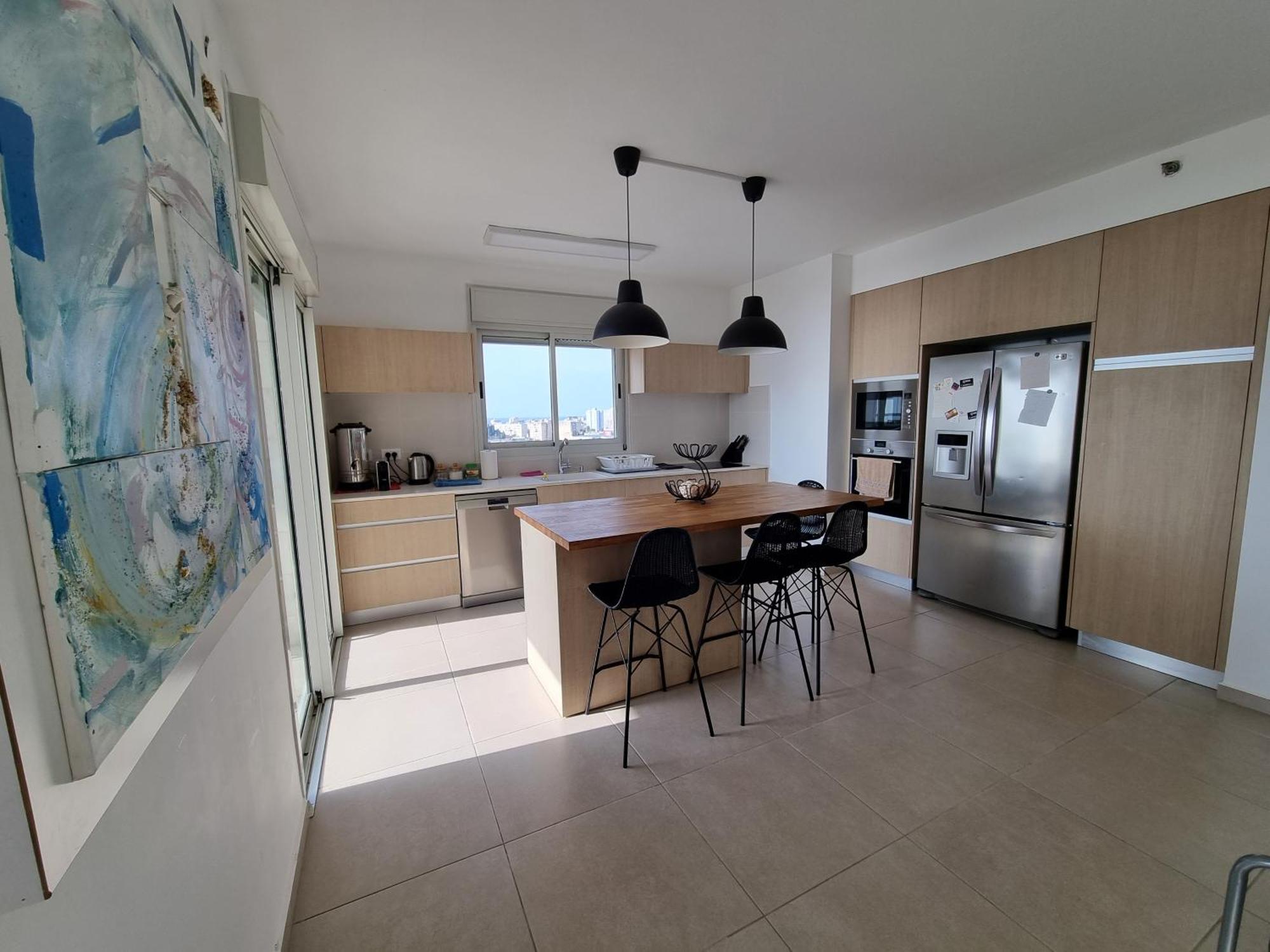 Beachfront Gallery * Acre