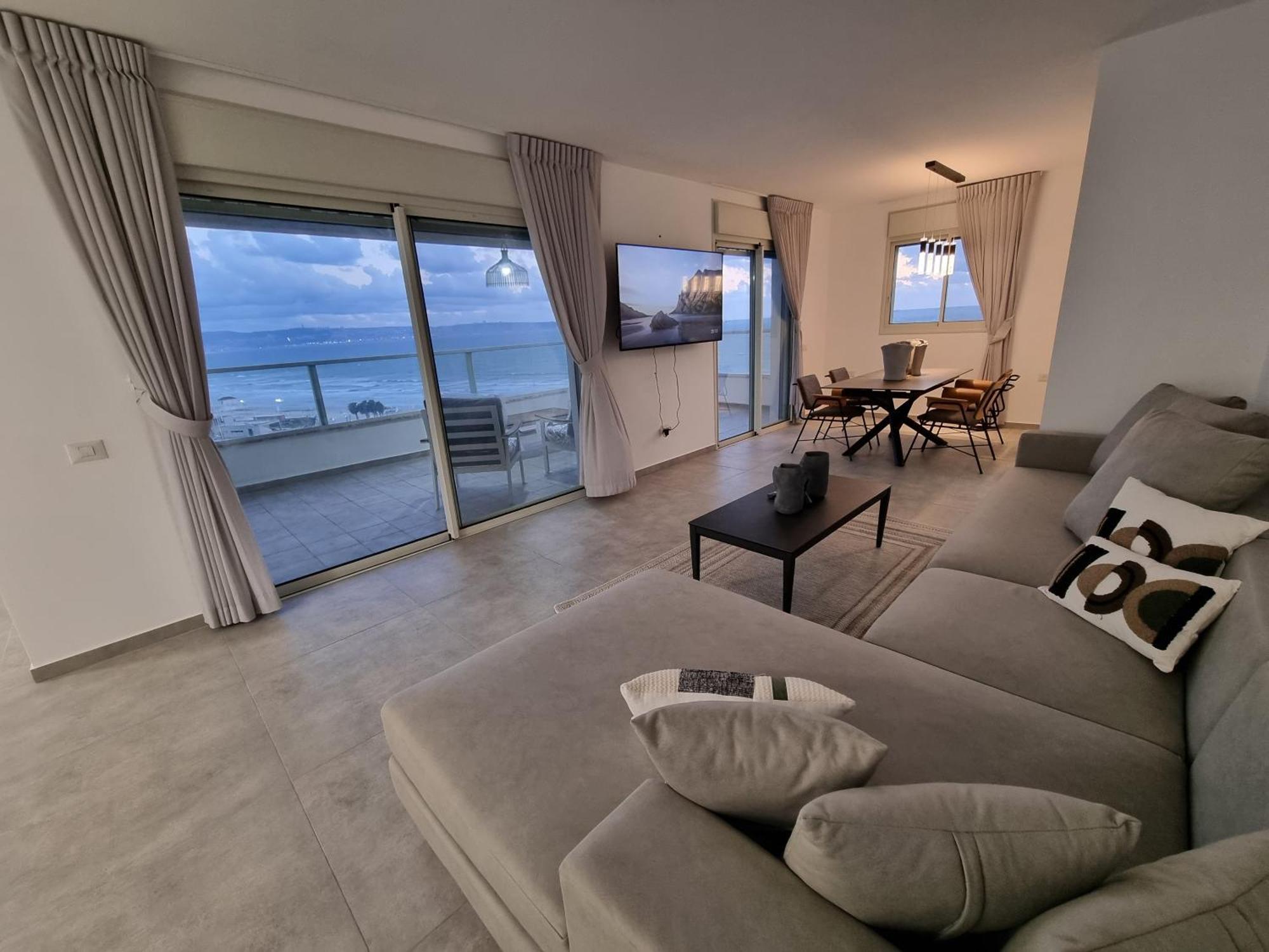 Beachfront Gallery * Acre