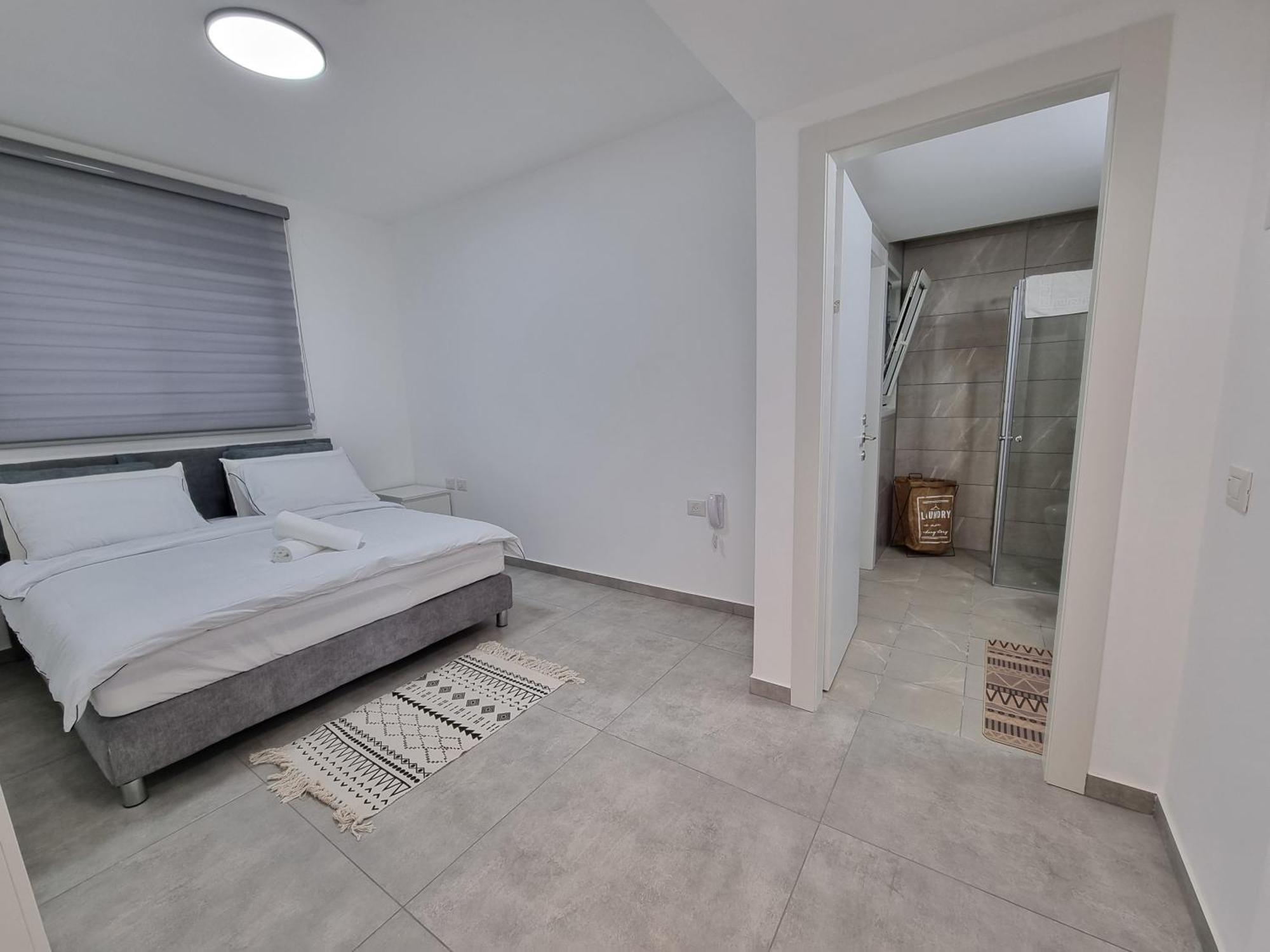 Beachfront Gallery Apartment *